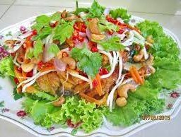 ยำปลากรอบใหญ่