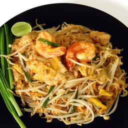 ผัดไทยเส้นหมี่ขาวกุ้ง