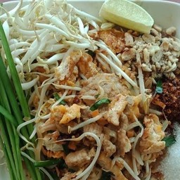 ผัดไทยเส้นหมี่ขาว หมู