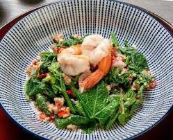 ยำยอดมะระกุ้งสด