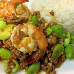 ข้าวราดผัดสะตอกุ้งหมูสับ