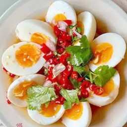ยำไข่ต้ม