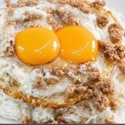 ข้าวไข่ดาวแฝด+หมูสับกระเทียม