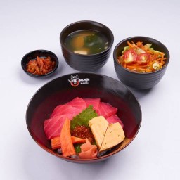 ข้าวหน้าทูน่าสด