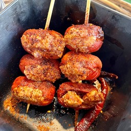 ไส้กรอกแดงในตำนานไส้ทะลัก