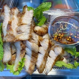 ป.ปลาย ยำแซ่บ+คอหมูย่าง ตรงข้ามร้านเหล้าคนละชั้น