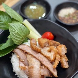 ข้าวหมูสองใจ