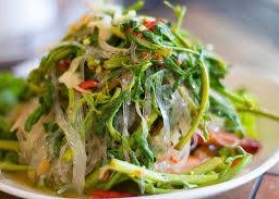 ยำผักกระเฉด