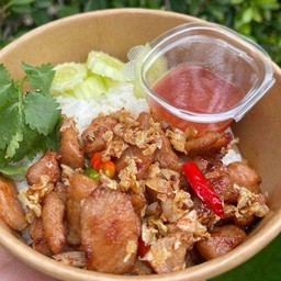 ข้าวหมูทอดพริกกระเทียม