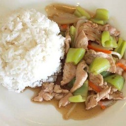 Stir Fried Bell Pepper With Chicken On Rice