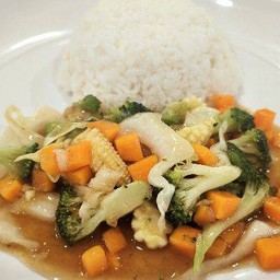 ผัดผักรวม ราดข้าว