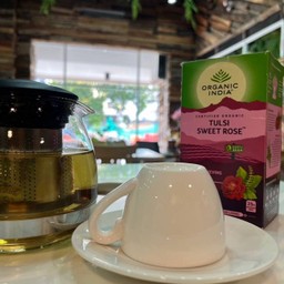 Hot Sweet Rose Tea Caffeine Free kettle