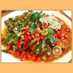 ยำปลากระป๋อง ( พร้อมข้าว )