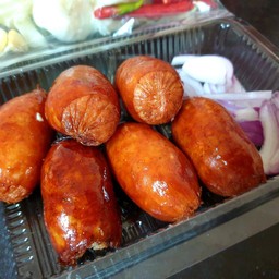 ไส้กรอกอีสานทอด 6 ปล้อง+ผักสด