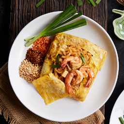 ผัดไทเส้นจันท์กุ้งสดห่อไข่