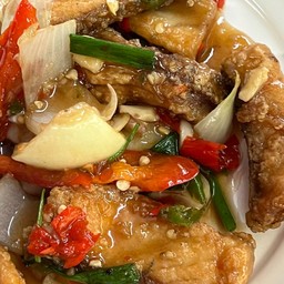 ปลากะพงผัดสามรส