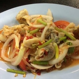 ยำไส้ตัน