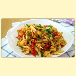 หน่อไม้ผัดไข่ ( พร้อมข้าว )