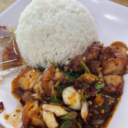 ข้าวกระเพราหมูกรอบ