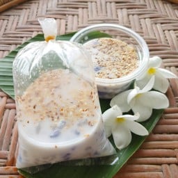 ขนมหวานแม่ลำไย (ตลาดริมทางรถไฟ)