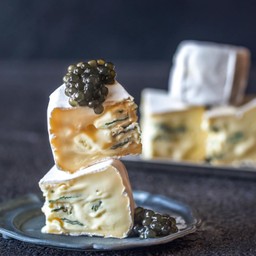 Blue Cheese & Caviar บลูชีสและคาเวียร์
