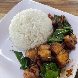 ข้าวคะน้าหมูกรอบ