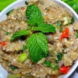 หมูทอดกระเทียมพริกโดด By พัดทา บ้านเป็ด