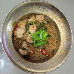 ผัดกะเพราหมู3ชั้นอบวุ้นเส้น