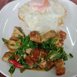 กระเพราหมูกรอบ+ข้าวไข่ดาว