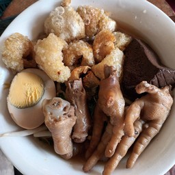 ก๋วยจั๊บตีนไก่+กากหมู