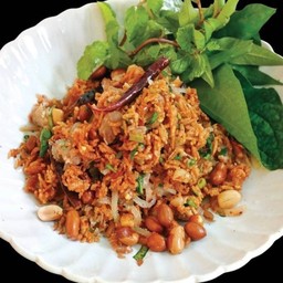 ยำแหนมสดข้าวทอด