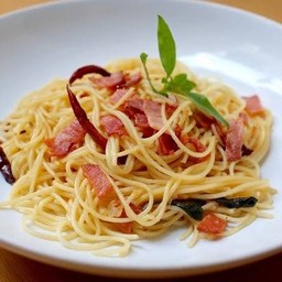 สปาเก็ตตี้พริกแห้ง