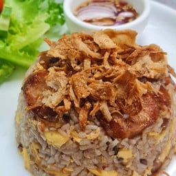 ข้าวผัดไข่ไส้อั่ว โรยหอมเจียว