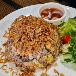 ข้าวผัดไข่ แซลม่อน หอมเจียว