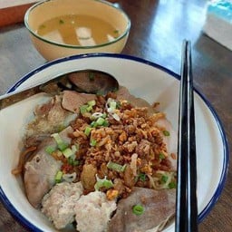 บะหมีแห้งทรงเครื่อง พิเศษ