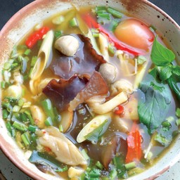 ต้มแซ่บเห็ดรวม