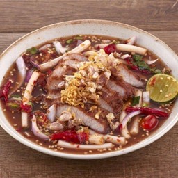 ยำคอหมูทอดไหลบัว