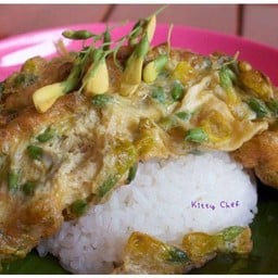 ไข่เจียวดอกโสนน้ำมันหอยราดข้าว