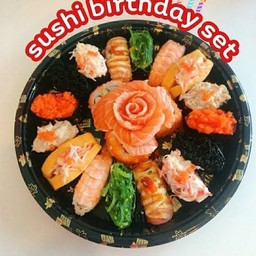 เค้กหน้าซุชิรวม+แซลมอน