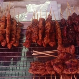 หมูปิ้ง...ไก่ย่าง เลียยันไม้