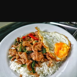 ข้าวกระเพราหมูชิ้น