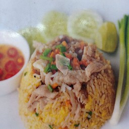 ข้าวผัดเนื้อ