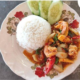 ผัดขี้เมากุ้งราดข้าว