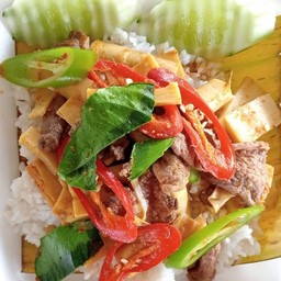 พริกแกงหมูใส่หน่อไม้ดอง