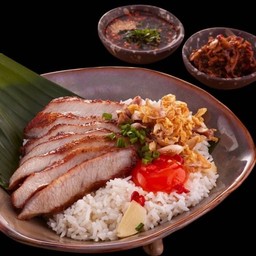 ข้าวคอหมูทอดไข่ดองน้ำปลา