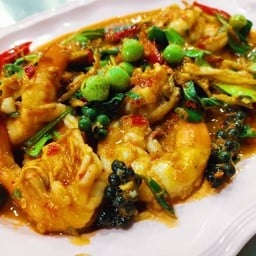 กุ้งผัดพริกแกง