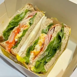 แซนวิซ & น้ำส้ม (ร้าน บี เบเกอรี่) สดใหม่ทุกวัน ;)