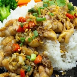 ข้าวไก่ผัดพริกเกลือ