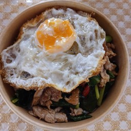 กระเพราหมูชิ้น+ไข่ดาว