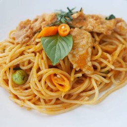 สปาเก็ตตี้ผัดแพนง